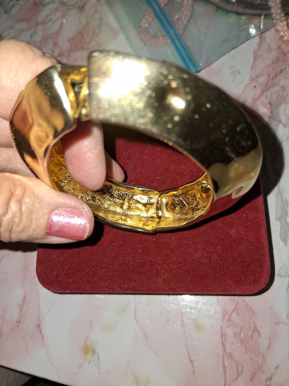 Source Unknown Gold-Tone Hinged Bangle Bracelet